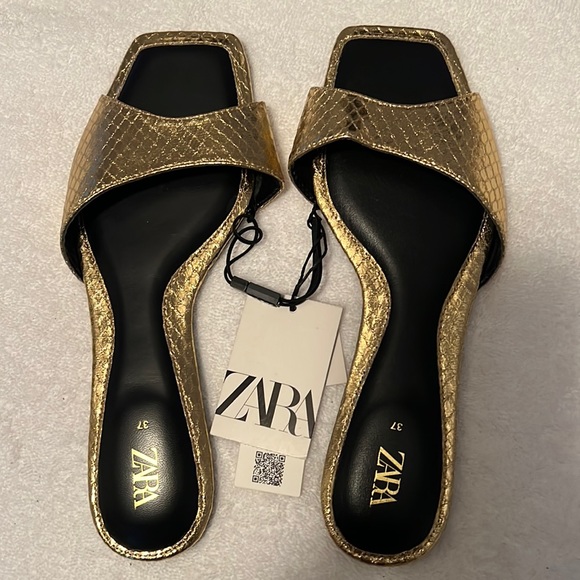 ZARA SLIDE SANDALS SIZE:6 1/2